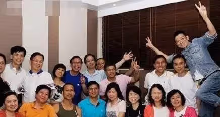 61歲劉德華和47歲林志穎同學聚會照曝光,差別太大,恍如隔代人啊!
