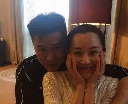 61歲劉德華和47歲林志穎同學聚會照曝光,差別太大,恍如隔代人啊!