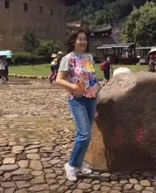 林青霞才是歲月美人!不打針不整容自然衰老,全靠穿搭氣質取勝, 網友:自然老的樣子真美!