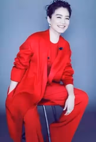林青霞才是歲月美人!不打針不整容自然衰老,全靠穿搭氣質取勝, 網友:自然老的樣子真美!