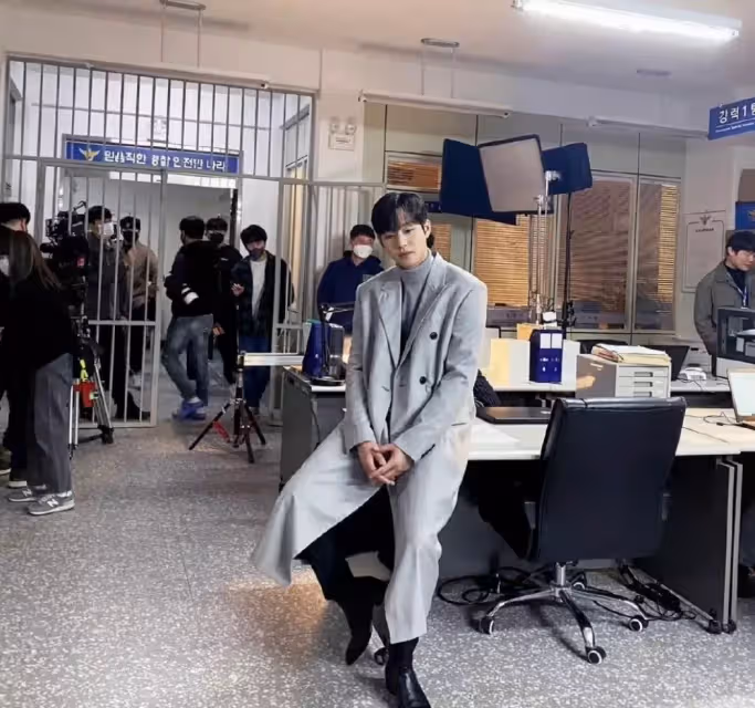 社內相親男主新作, 韓版《想見你》拍攝直擊!安孝燮騎摩托車高度還原