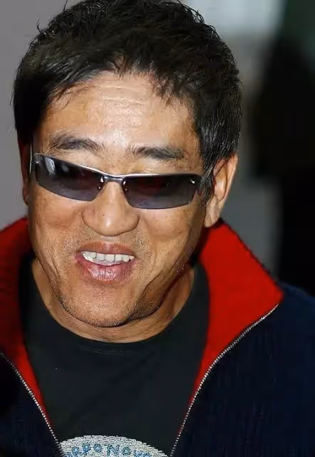 19年過去了,說要幫柯受良養妻兒的劉德華曾志偉,履行承諾了嗎?