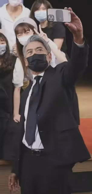 半退休生活曝光!66歲周潤發「頂滿頭白髮」熟男魅力超帥 「掌鏡自拍」狀態絕了:帥和年齡無關