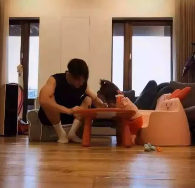 賈靜雯千萬豪宅曝光!自稱客廳大到能跑步,附帶溫馨「休息室」,網友:很符合女神的風格