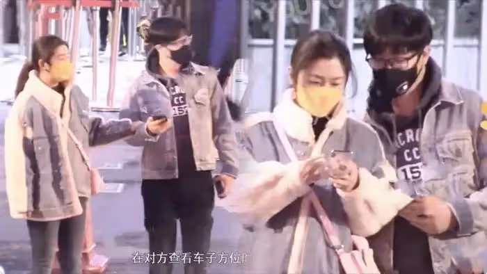 Selina男友被曝財力不俗,一身行頭都是名牌,做酒水生意愛曬豪車,網友:遇到真愛了?