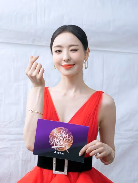 高個子女星李多熙的坎坷演藝之路,今成韓國時尚女王!