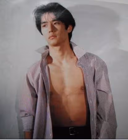 日本51歲「禁慾男神」徹底火了:大叔那麼多,想嫁的只有他一個