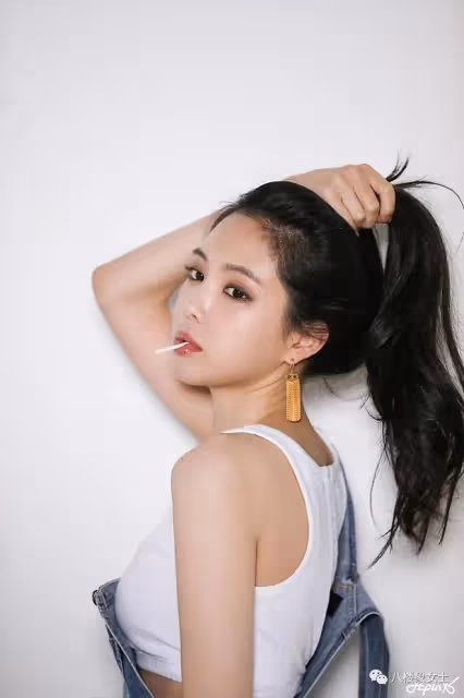 她啊,不紅又沒良心?