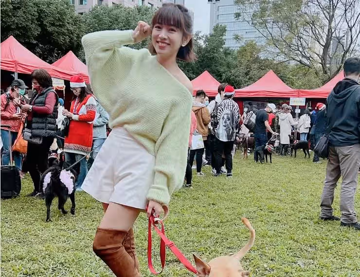 養3毛孩被鄰居投訴!米可白被念半夜開門「整層都狗叫聲」她無奈「把狗送人」公開道歉:「生活所迫」能做的都做了