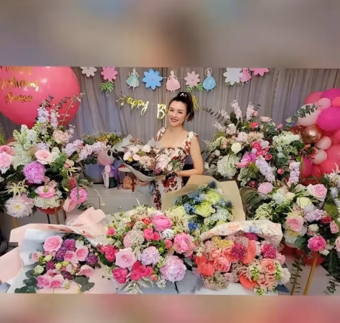 陳豪戴口罩攜子女為陳茵媺慶祝41歲生日 一家五口拍開心全家福