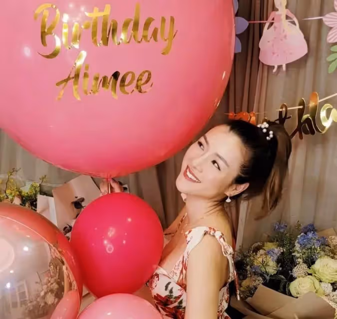 陳豪戴口罩攜子女為陳茵媺慶祝41歲生日 一家五口拍開心全家福