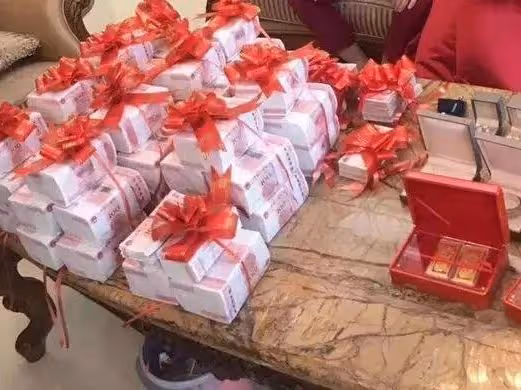 我給15萬彩禮，岳母卻食言不想出擺酒錢，我讓老婆退三萬彩禮