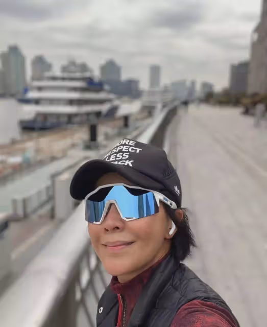 劉嘉玲素顏跑步,皮膚粗糙有皺紋和黃斑,網友:不化妝還沒普通人漂亮!