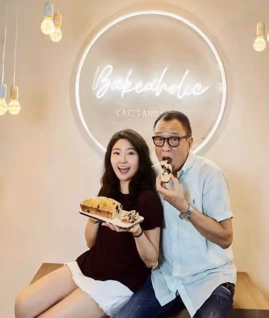 許紹雄女兒在新加坡開設第二家咖啡店,開業第一天客似雲來,忙的不亦樂乎