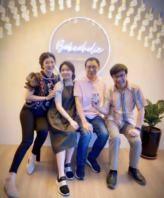 許紹雄女兒在新加坡開設第二家咖啡店,開業第一天客似雲來,忙的不亦樂乎