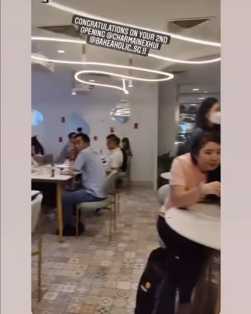 許紹雄女兒在新加坡開設第二家咖啡店,開業第一天客似雲來,忙的不亦樂乎