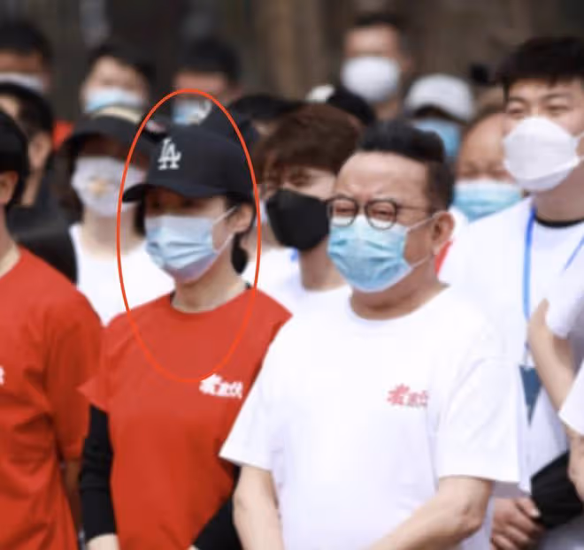 前「央視一姐」周濤跨界拍戲！將與張國立同台飆戲，54歲氣質超贊