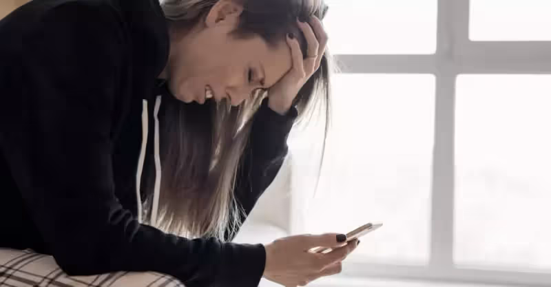 48歲的我，兩個兒子都已成家，嫁給剛畢業的大學生後，我悔不當初