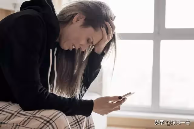 48歲的我,兩個兒子都已成家,嫁給剛畢業的大學生後,我悔不當初
