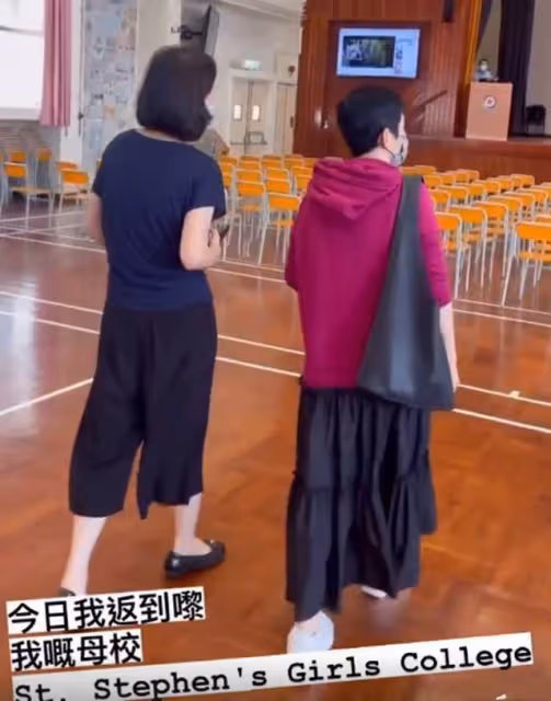 吳君如15歲女兒近照曝光,外形靚麗長腿搶鏡,身高超過陳可辛肩膀,網友:不出道可惜了