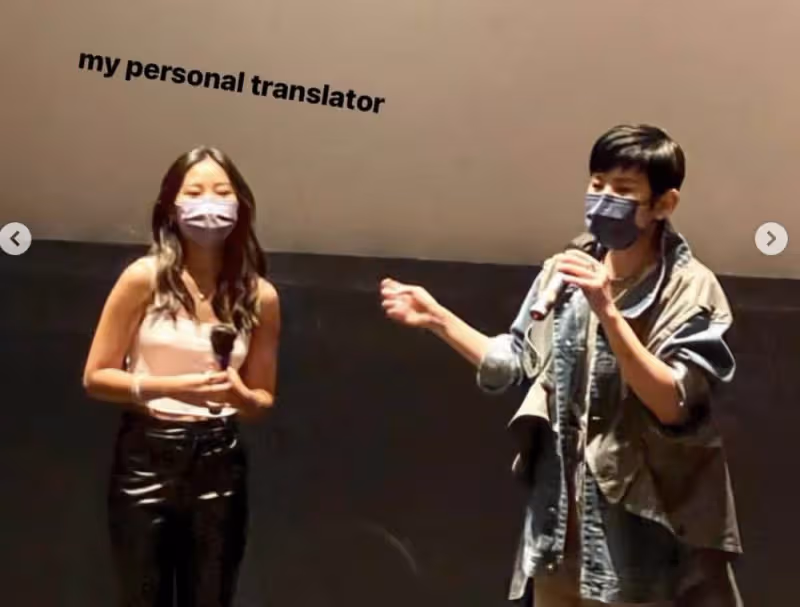 吳君如15歲女兒近照曝光,外形靚麗長腿搶鏡,身高超過陳可辛肩膀,網友:不出道可惜了