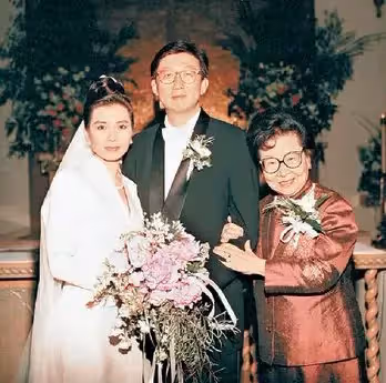 拒絕劉德華成龍追求!她「獨愛平凡尪」巔峰期結婚息影 47歲為他「守寡16年」至今無兒無女