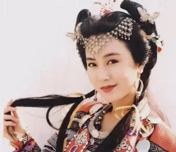 「短髮女神」袁潔瑩罕見現身,身材消瘦體重不足80斤,至今單身,網友:可惜了曾經這麼好的姑娘