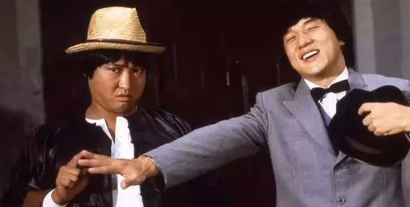 29年前,成龍和洪金寶的功夫對決,創造了兩部經典,卻輸給周星馳!