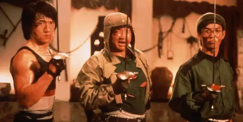 29年前,成龍和洪金寶的功夫對決,創造了兩部經典,卻輸給周星馳!