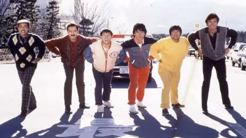29年前,成龍和洪金寶的功夫對決,創造了兩部經典,卻輸給周星馳!