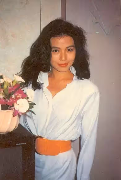 拒絕劉德華成龍追求,她「獨愛平凡尪」巔峰期結婚息影 47歲為他「守寡16年」至今無兒無女