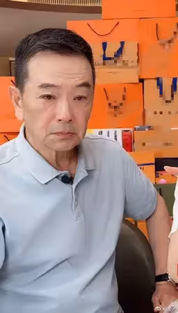 張晨光64歲了「還被人指著鼻子罵」：不好好拍戲幹嘛！老淚縱橫「仍強顏歡笑賣貨」網心疼：又不偷又不搶