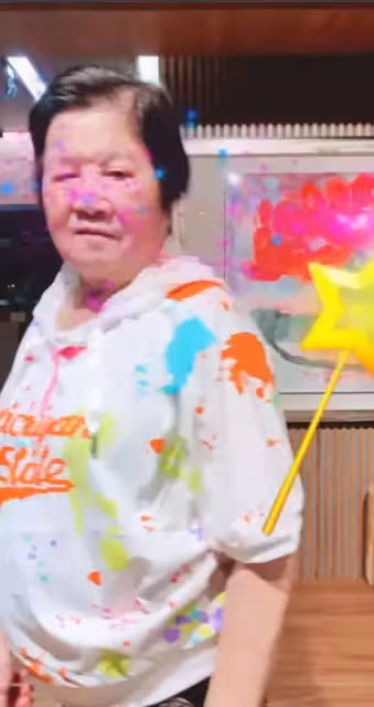 56歲還能牽媽媽手!方文琳「公開孝親行程」83歲母樂開懷 曝「三代同堂燦笑照」全網驚呼:太羨慕