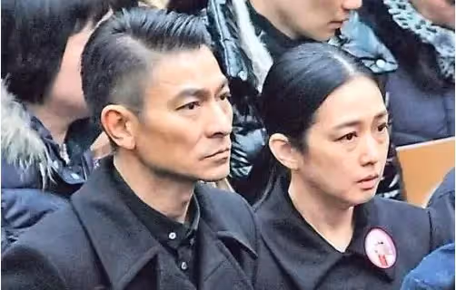 身材走樣又如何,天王妻朱麗倩「素顏近照曝光」溫柔陪伴愛女 劉德華「私下寵妻舉動」網友讚:愛不會變