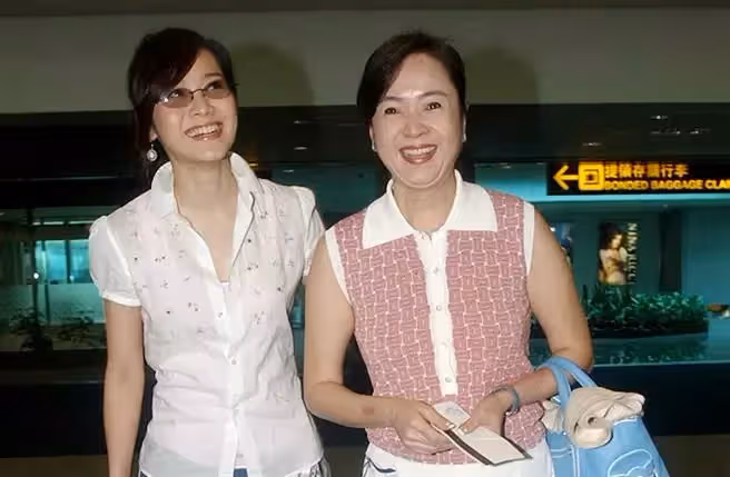 差超多！43歲女星被疑整形「認了不太像自己」瘋傳「無修圖濾鏡照」全網看傻：這才是本人