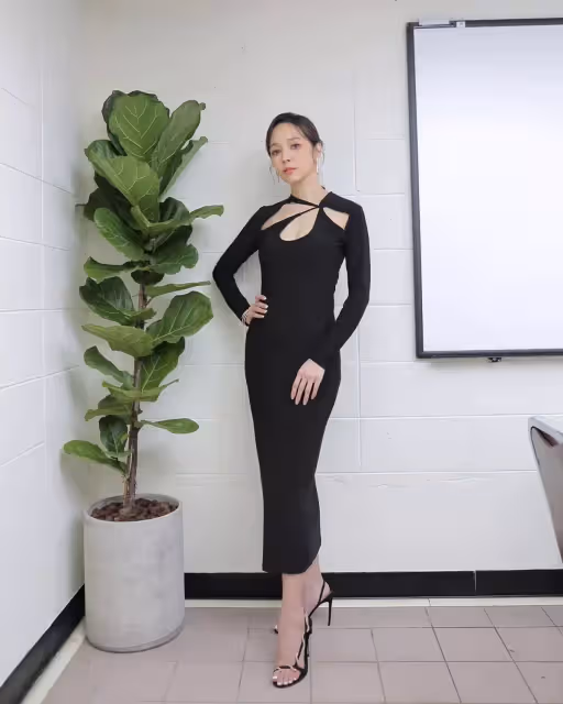 差超多！43歲女星被疑整形「認了不太像自己」瘋傳「無修圖濾鏡照」全網看傻：這才是本人