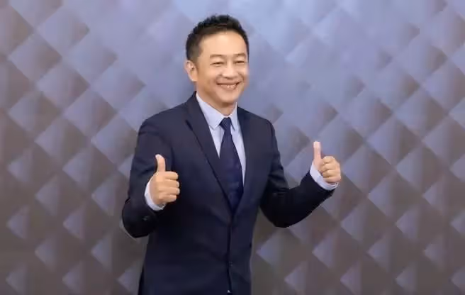 才燒光2千萬!本土劇一哥突宣布「閃辭董事長」:有捨才有得 轉行年收破億元「如今卻淡然放下」