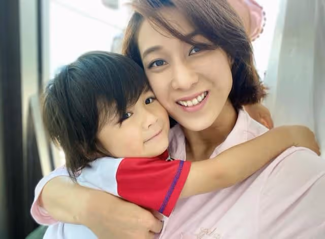 38歲鍾嘉欣懷三胎,曾是TVB五大花旦之一,提名14次視後均陪跑