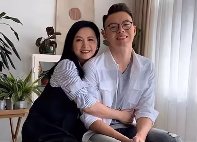 任達華女兒坐遊艇秀身材，引曾華倩兒子點贊，年僅17歲長相成熟