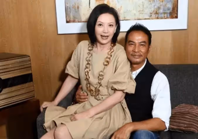 任達華女兒坐遊艇秀身材，引曾華倩兒子點贊，年僅17歲長相成熟