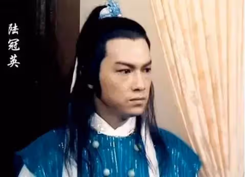 同姓不同命：哥哥猝死家中9天無人知，妹妹成影后 網友：最帥的武生，可惜！