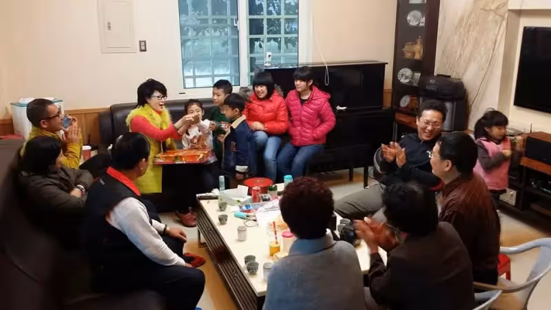 不婚仍盡孝,馬世莉遵母遺命「二姊把兒過繼給她」 當親兒寵10年「依偎照曝光」網驚:根本姊弟