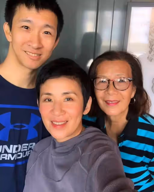 吳君如罕曬家庭照,邀請女兒客串電影,給100元紅包片酬,15歲陳是知氣質出眾