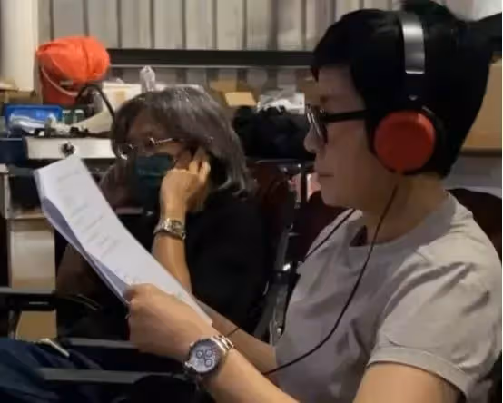 吳君如罕曬家庭照，邀請女兒客串電影，給100元紅包片酬，15歲陳是知氣質出眾