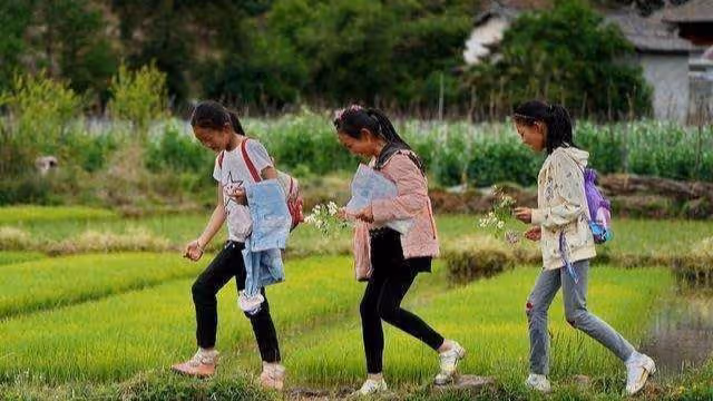 我存款五十萬，每月退休金五千，老伴去世後三個子女爭著給我養老