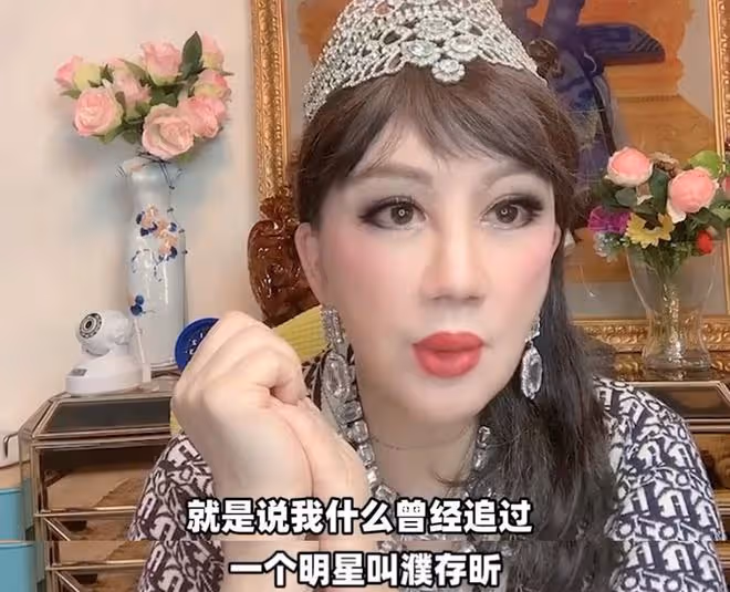 73歲女星否認追過濮存晰,稱追求者排十幾條街,要她倒追是做夢吧