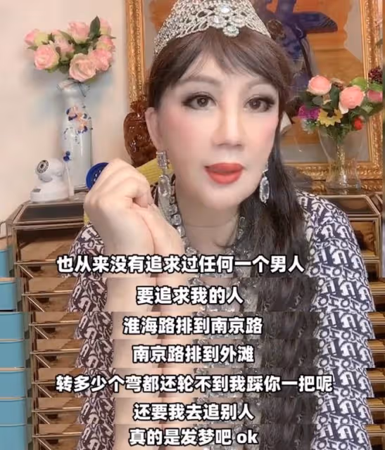 73歲女星否認追過濮存晰,稱追求者排十幾條街,要她倒追是做夢吧
