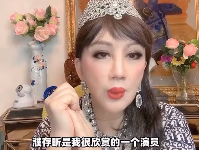 73歲女星否認追過濮存晰,稱追求者排十幾條街,要她倒追是做夢吧