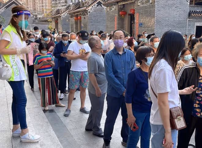 TVB藝人定居廣州,張文慈麥長青檢測點當志願者,卻被質疑蹭熱度