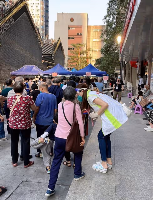 TVB藝人定居廣州,張文慈麥長青檢測點當志願者,卻被質疑蹭熱度